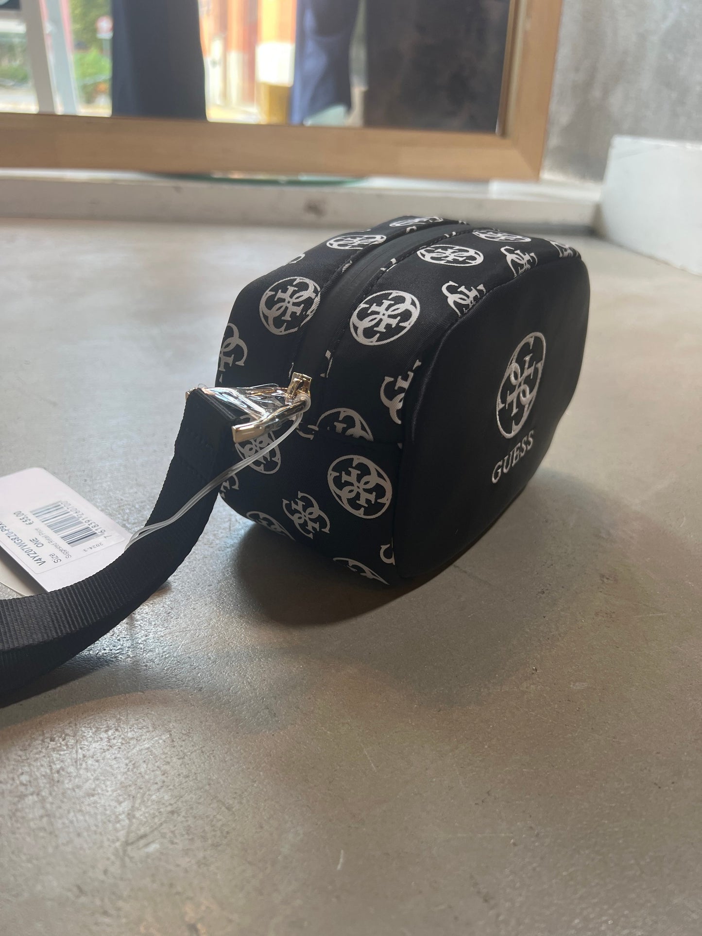 Guess - Pochette