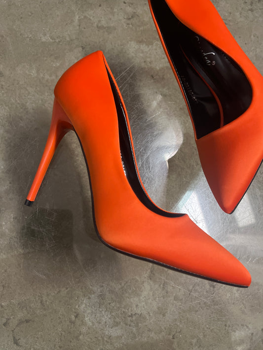 Nueva Vida - Decolette Vale