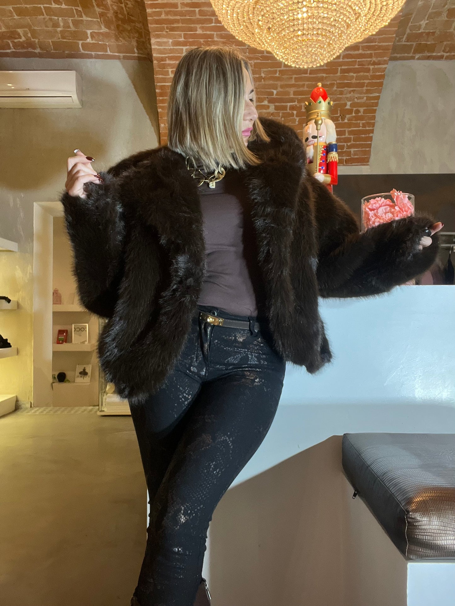 Nueva Vida - Pelliccia Robi