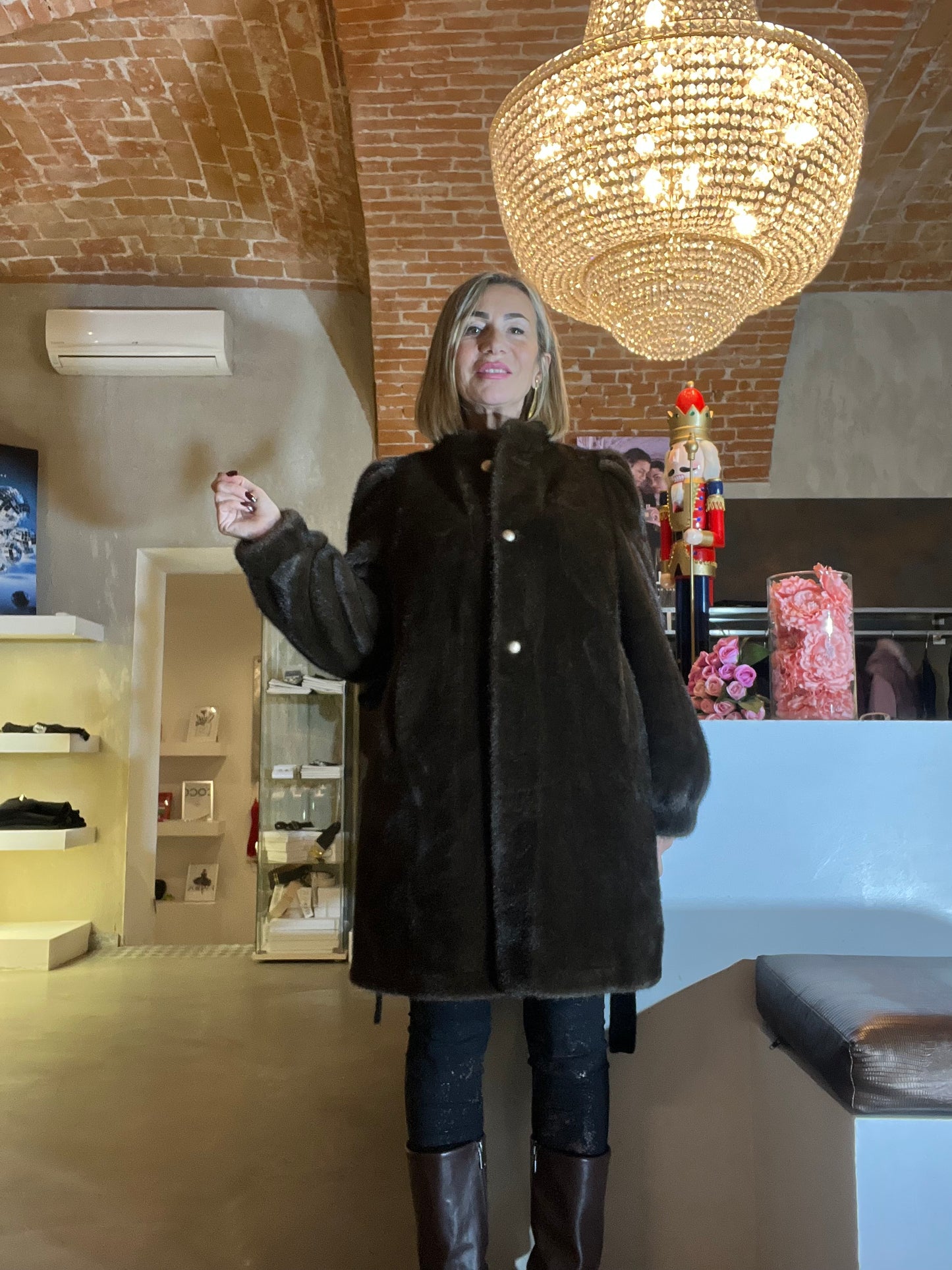 Nueva Vida - Pelliccia Genny