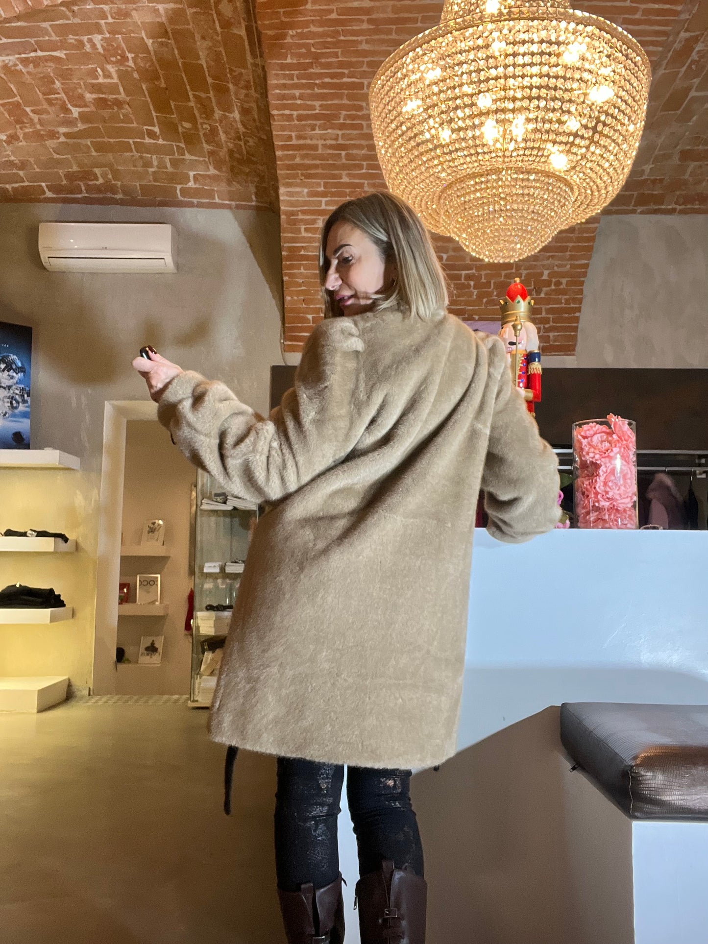 Nueva Vida - Pelliccia Genny