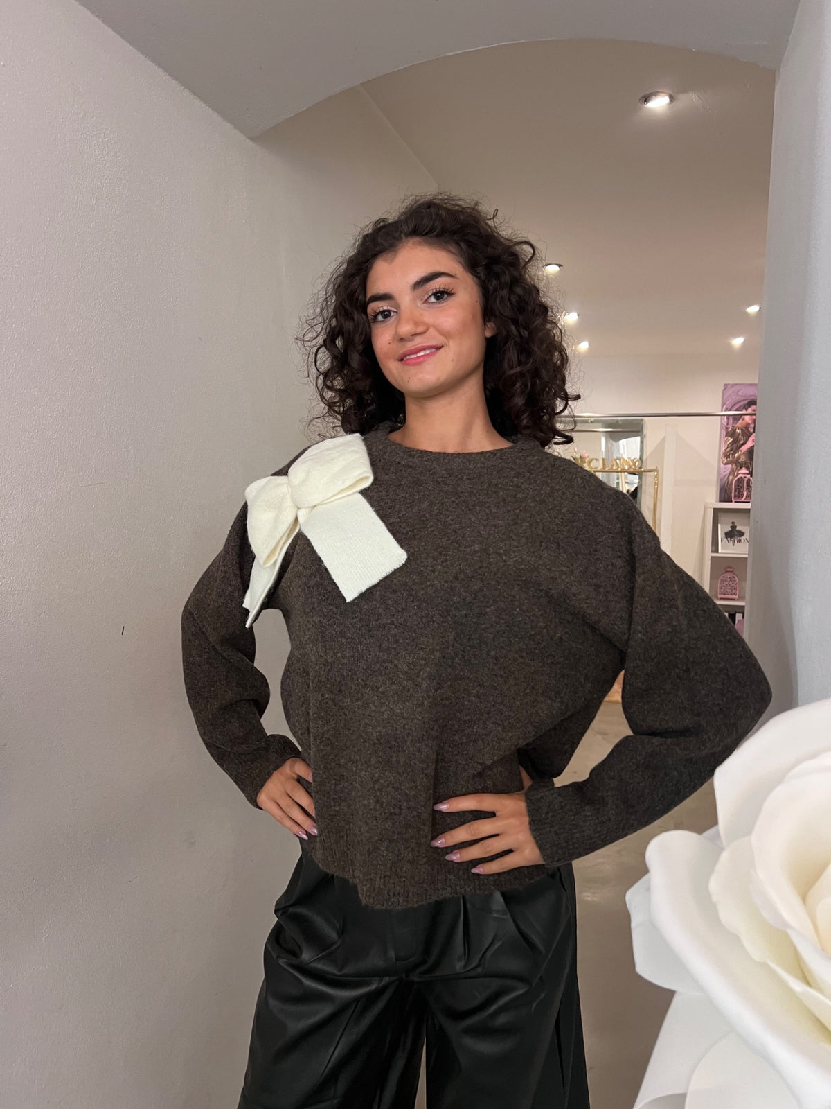 Girocollo Angela - Nocciola / Nero / Azzurro / Rosa / Cioccolato / Bianco